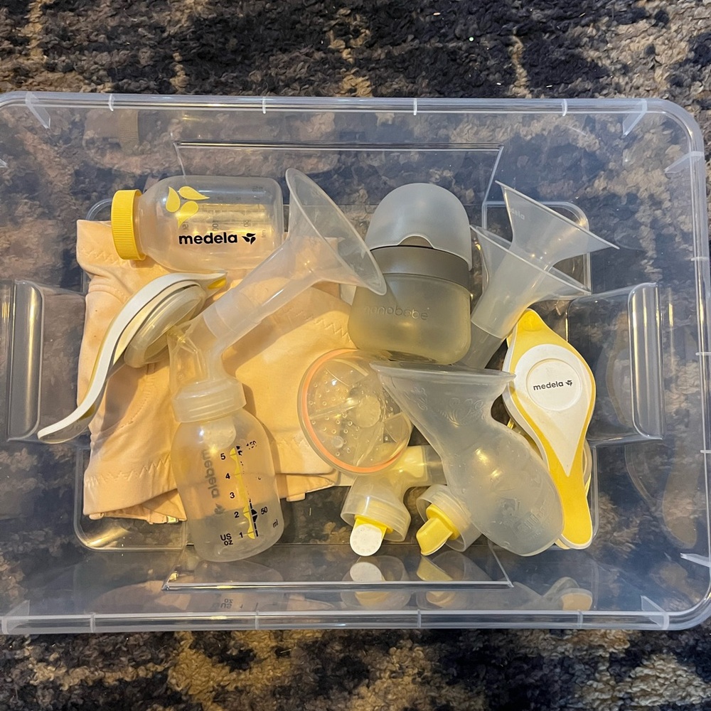 Medela Pump Accessories: 2 hand pumps, one haaka, adjustable strapless bra